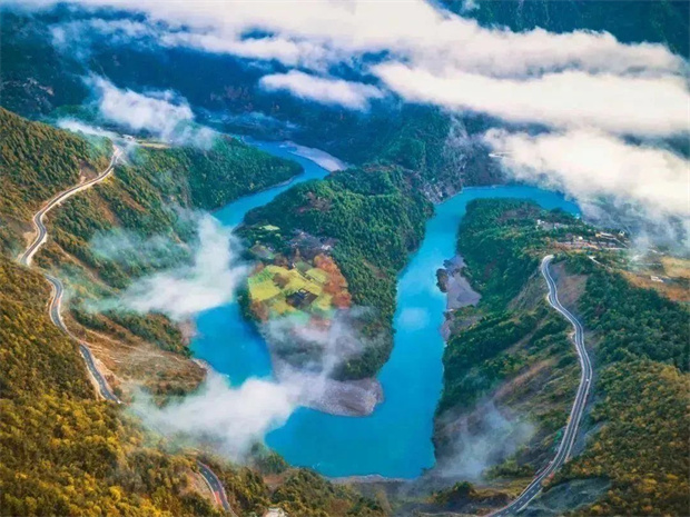 云南旅游,云南旅行社,云南團建公司,云南策劃公司,云南會議會展,怒江旅游,怒江旅行社,怒江團建公司,怒江策劃公司,怒江會議會展：秋落怒江 | 峽谷間的時序詩篇